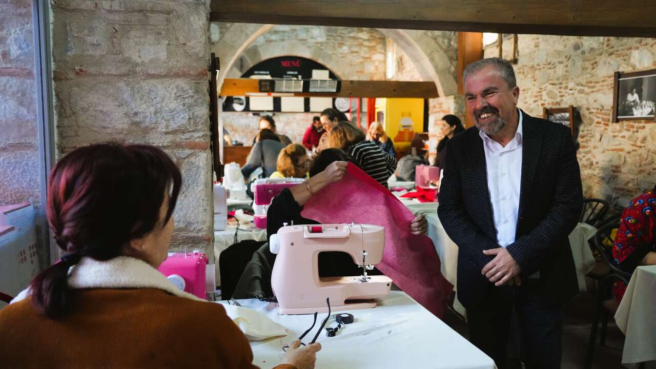 Milas’ta Kadınlardan El Emeği Göz Nuru Çanta Üretimi 6